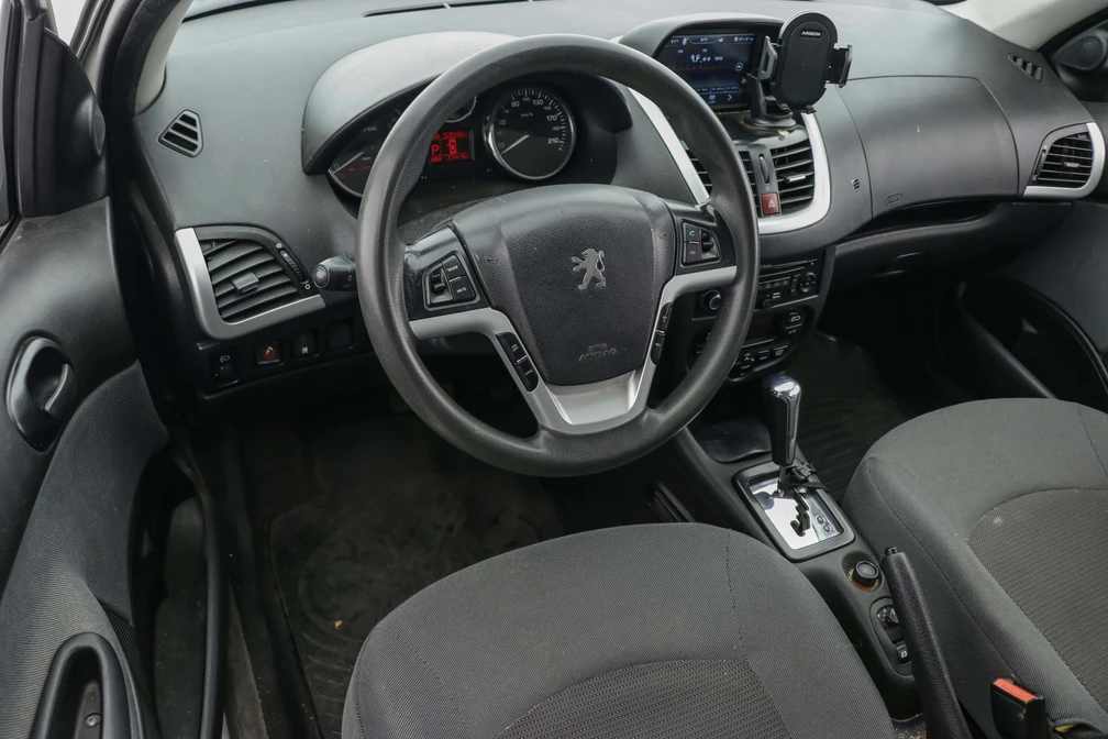 خرید و فروش پژو 207 اتوماتیک مدل 1397 نقد و اقساط