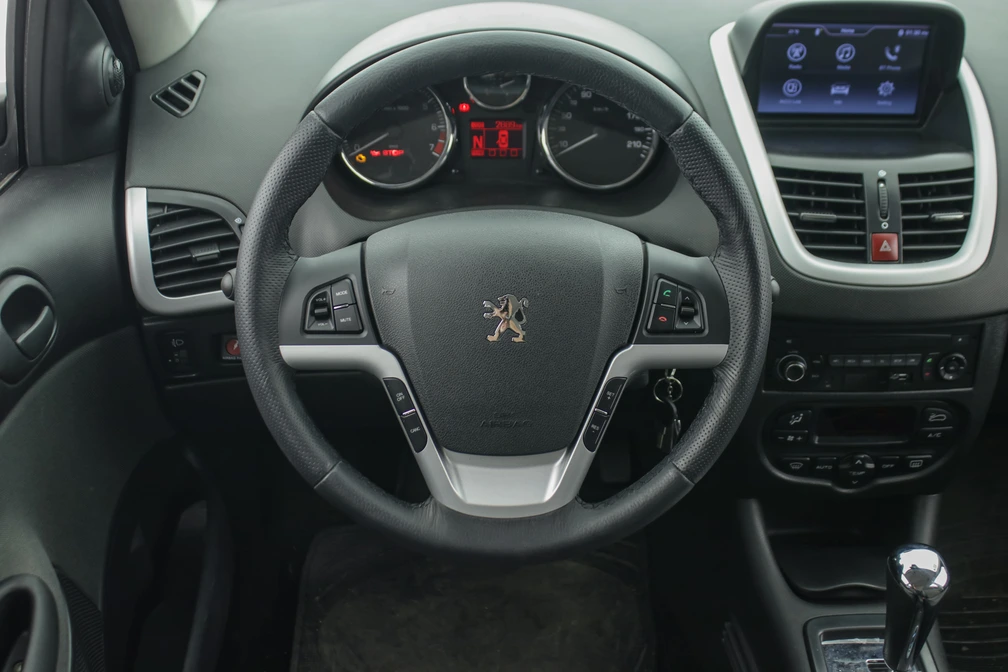 خرید و فروش پژو 207 اتوماتیک سقف شیشه ای مدل 1404 نقد و اقساط خرید و فروش پژو 207 اتوماتیک سقف شیشه ای مدل 1404 نقد و اقساط