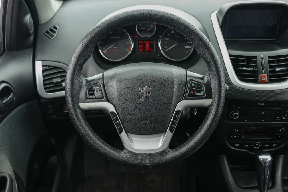 خرید و فروش پژو 207 اتوماتیک مدل 1399 نقد و اقساط