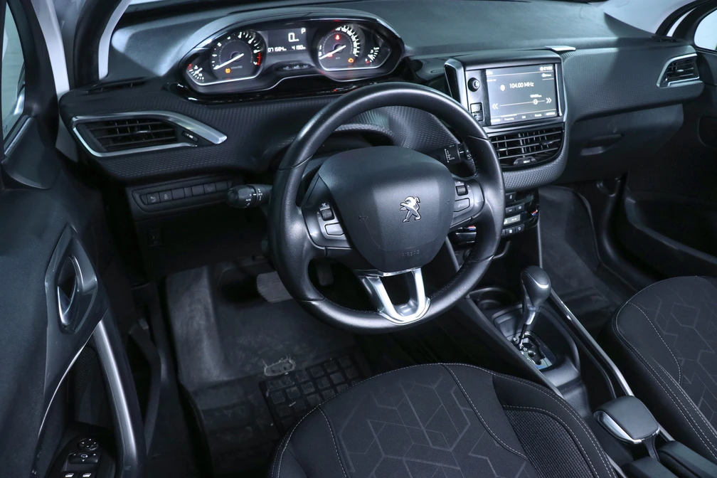 خرید و فروش پژو 2008 اتوماتیک مدل 1398 نقد و اقساط