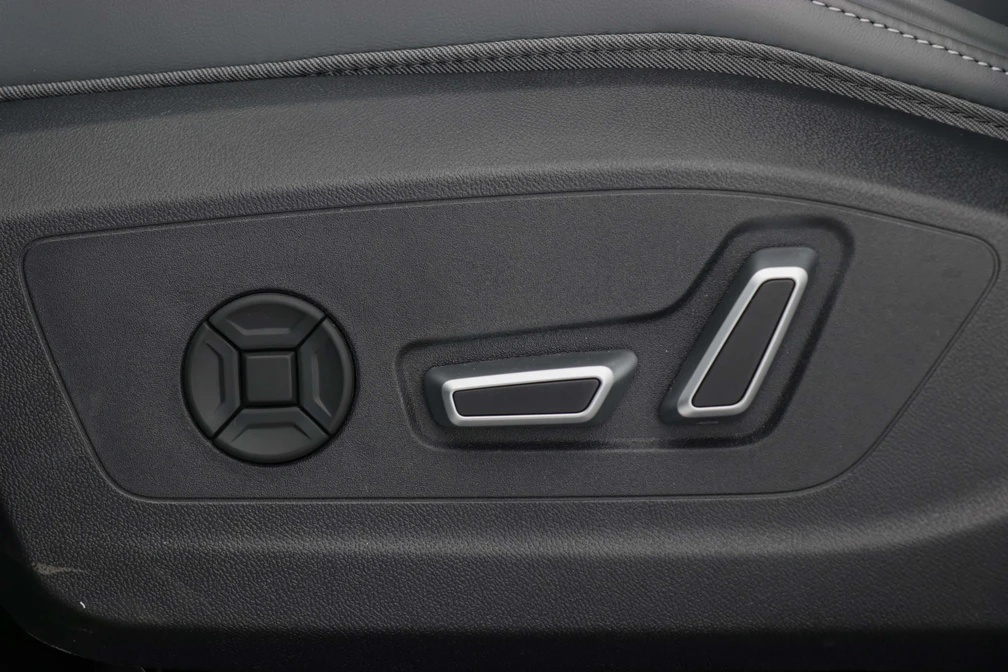 خرید و فروش آئودی q5etron سیلور پکیج - فول مدل 2024 نقد و اقساط خرید و فروش آئودی q5etron سیلور پکیج - فول مدل 2024 نقد و اقساط