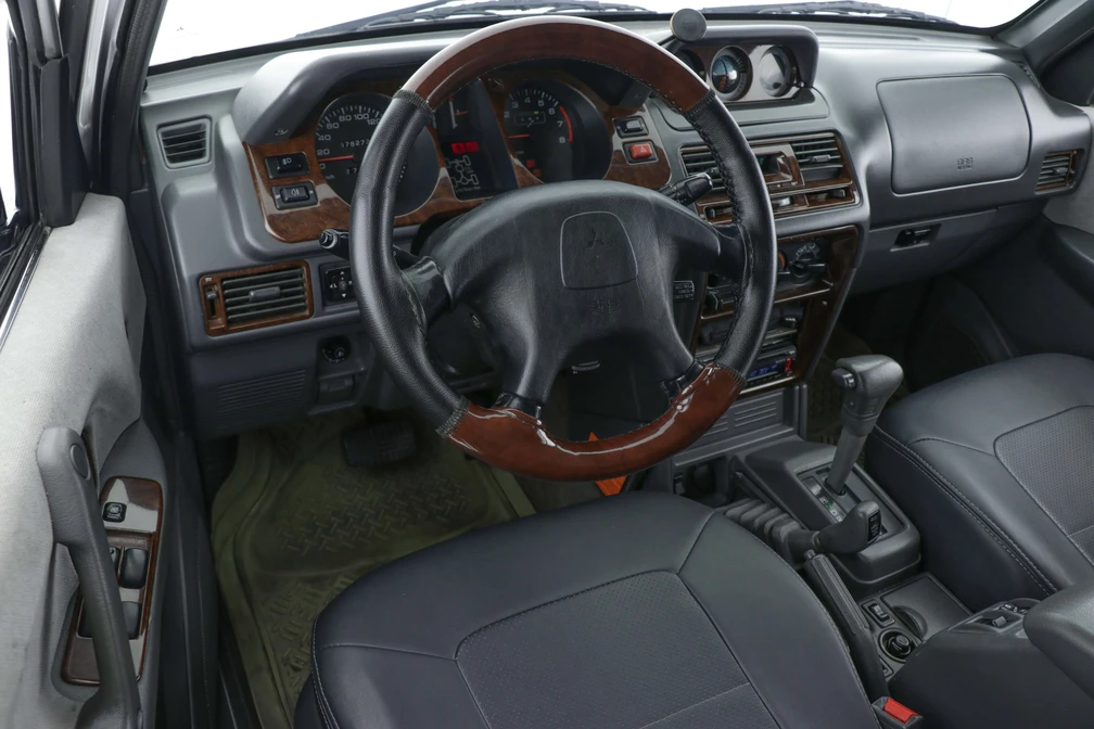 خرید و فروش میتسوبیشی پاجرو مونتاژ اتوماتیک مدل 1386 نقد و اقساط خرید و فروش میتسوبیشی پاجرو مونتاژ اتوماتیک مدل 1386 نقد و اقساط