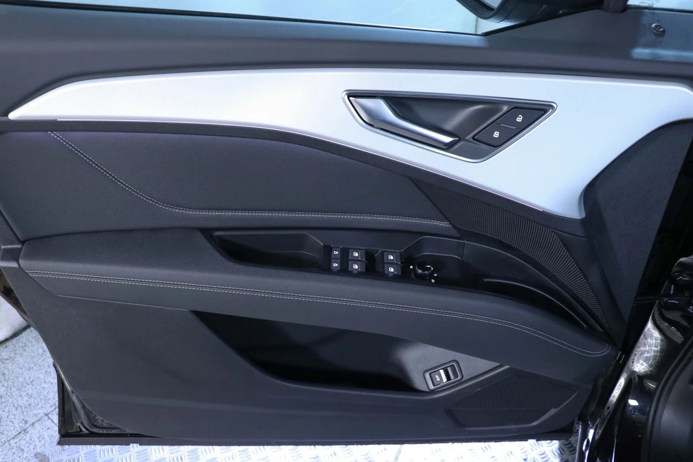 خرید و فروش آئودی q5etron سیلور پکیج - لو آپشن مدل 2024 نقد و اقساط خرید و فروش آئودی q5etron سیلور پکیج - لو آپشن مدل 2024 نقد و اقساط