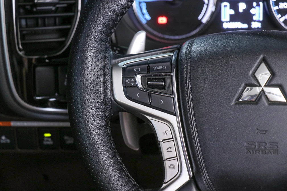 خرید و فروش میتسوبیشی اوتلندر PHEV فول مدل 2018 نقد و اقساط