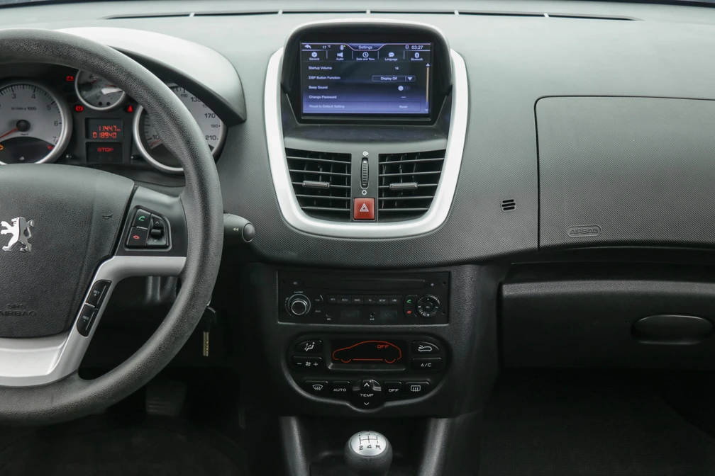 خرید و فروش پژو 207 دنده ای سقف شیشه ای مدل 1401 نقد و اقساط