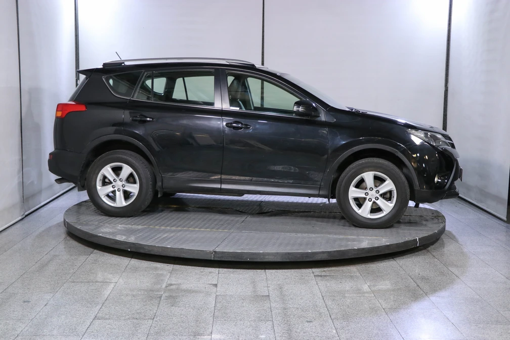 خرید و فروش تویوتا راوفور فول - دو دیفرانسیل مدل 2014 نقد و اقساط