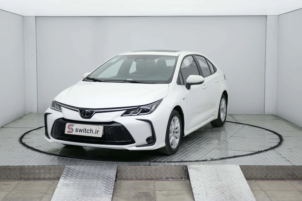 خرید و فروش تویوتا کرولا هیبرید XLE - نیمه فول مدل 2024 نقد و اقساط
