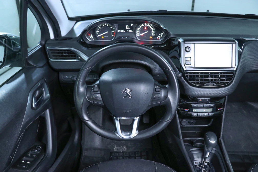 خرید و فروش پژو 2008 اتوماتیک مدل 1398 نقد و اقساط