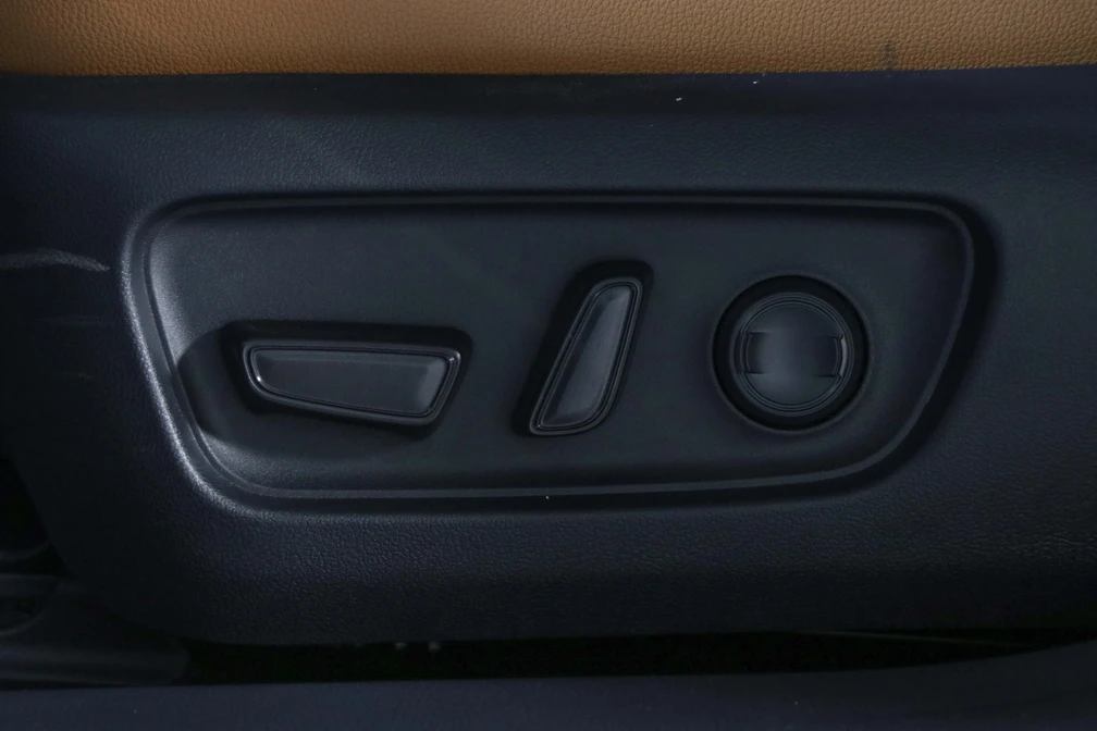 خرید و فروش تویوتا کمری هیبرید LE - فول مدل 2025 نقد و اقساط خرید و فروش تویوتا کمری هیبرید LE - فول مدل 2025 نقد و اقساط