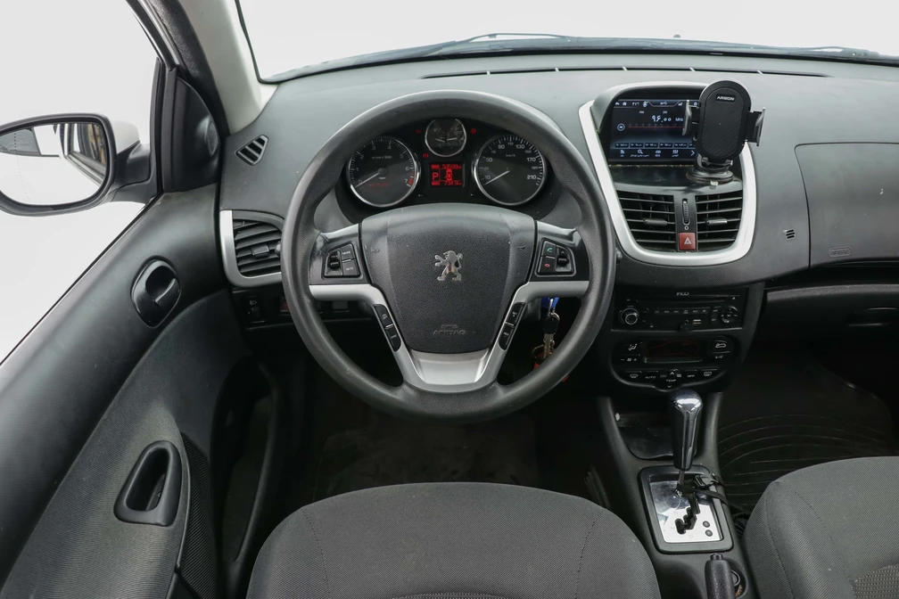 خرید و فروش پژو 207 اتوماتیک مدل 1397 نقد و اقساط