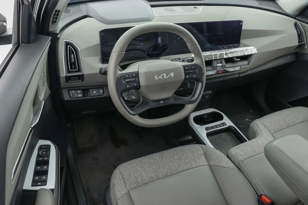 خرید و فروش کیا EV5 فول مدل 2025 نقد و اقساط خرید و فروش کیا EV5 فول مدل 2025 نقد و اقساط