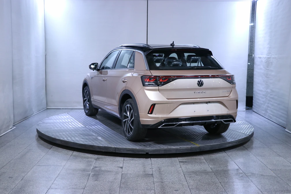 خرید و فروش فولکس T-ROC 300 مدل 2024 نقد و اقساط