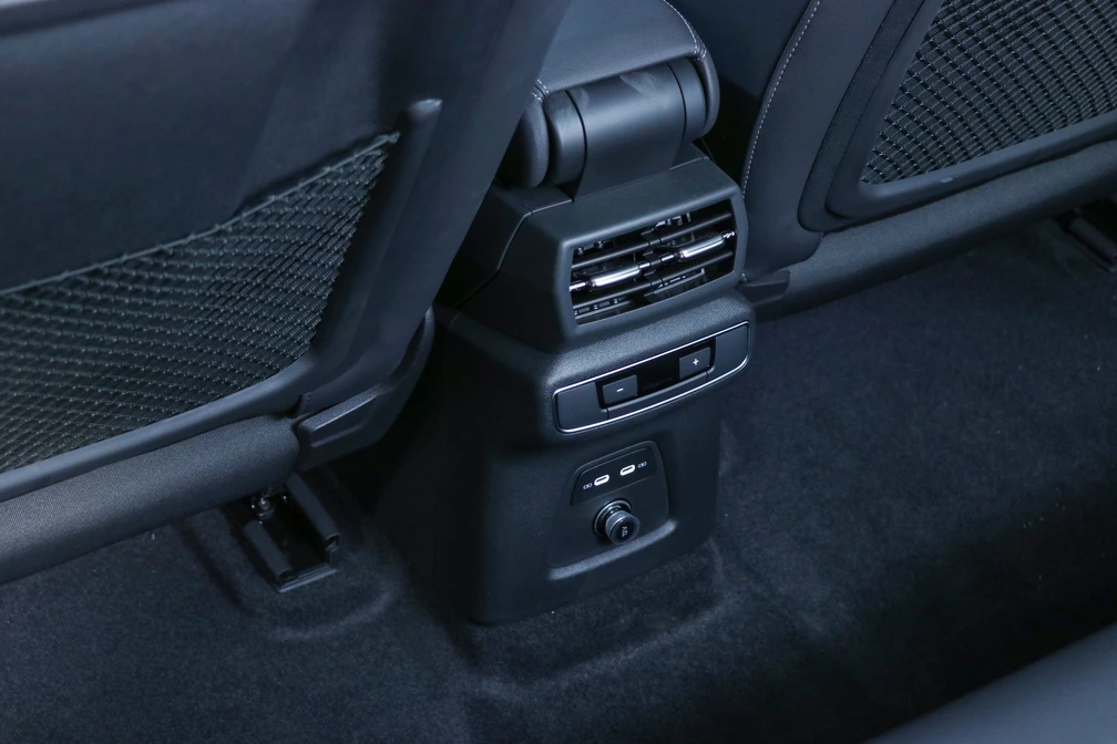 خرید و فروش آئودی q5etron سیلور پکیج - لو آپشن مدل 2024 نقد و اقساط خرید و فروش آئودی q5etron سیلور پکیج - لو آپشن مدل 2024 نقد و اقساط