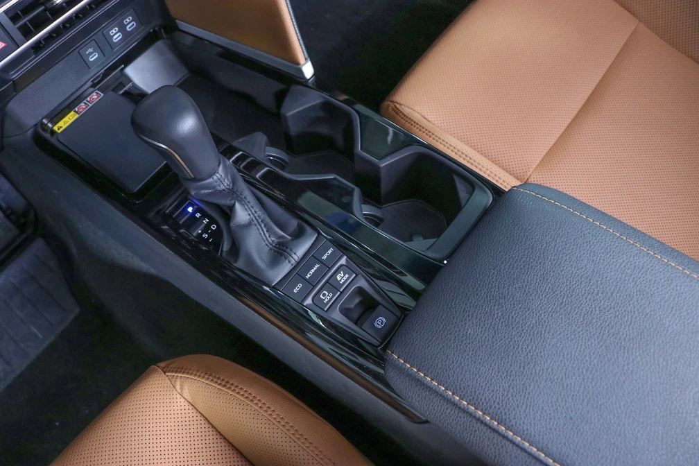 خرید و فروش تویوتا کمری هیبرید LE - فول مدل 2025 نقد و اقساط خرید و فروش تویوتا کمری هیبرید LE - فول مدل 2025 نقد و اقساط