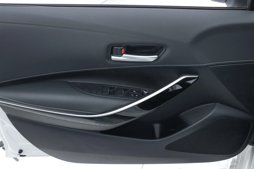 خرید و فروش تویوتا کرولا هیبرید XLE - نیمه فول مدل 2024 نقد و اقساط