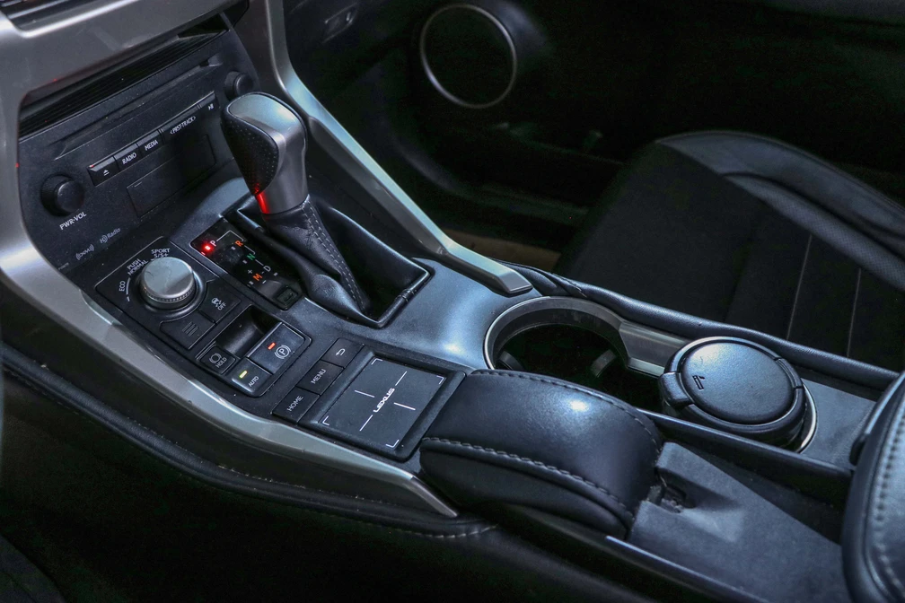 خرید و فروش لکسوس NX 200T - F SPORT - هفت کلید - سقف سانروف مدل 2015 نقد و اقساط