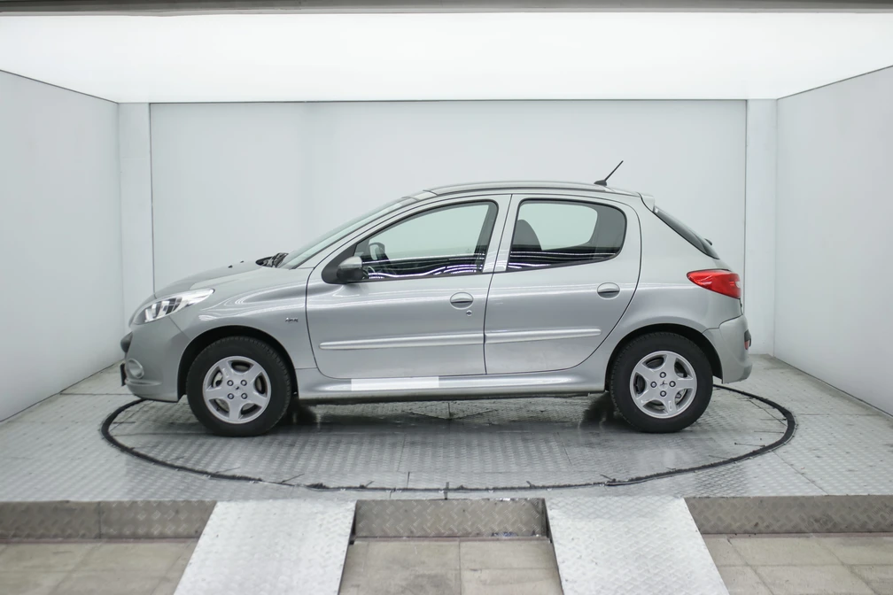 خرید و فروش پژو 207 اتوماتیک سقف شیشه ای مدل 1404 نقد و اقساط