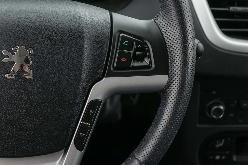 خرید و فروش پژو 207 اتوماتیک سقف شیشه ای مدل 1403 نقد و اقساط