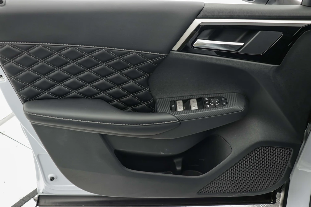 خرید و فروش میتسوبیشی اوتلندر H لاین دو دیفرانسیل مدل 2023 نقد و اقساط