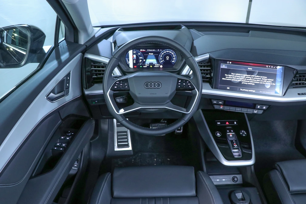 خرید و فروش آئودی q5etron سیلور پکیج - لو آپشن مدل 2024 نقد و اقساط خرید و فروش آئودی q5etron سیلور پکیج - لو آپشن مدل 2024 نقد و اقساط