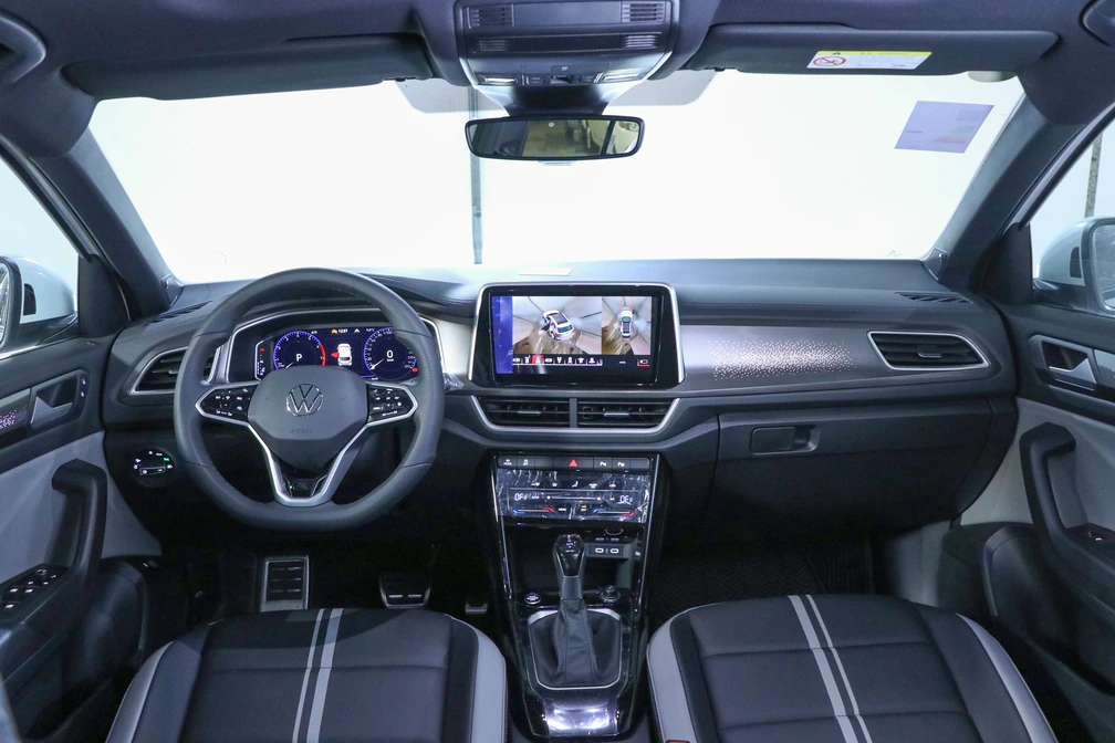 خرید و فروش فولکس T-ROC 300 مدل 2024 نقد و اقساط