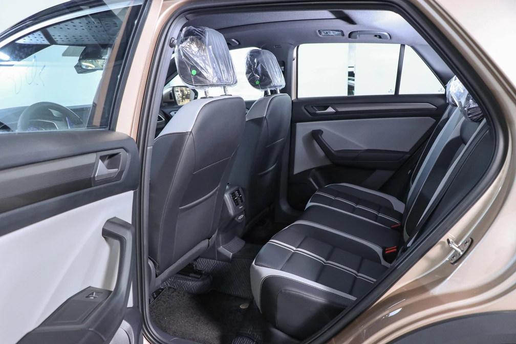 خرید و فروش فولکس T-ROC 300 مدل 2024 نقد و اقساط