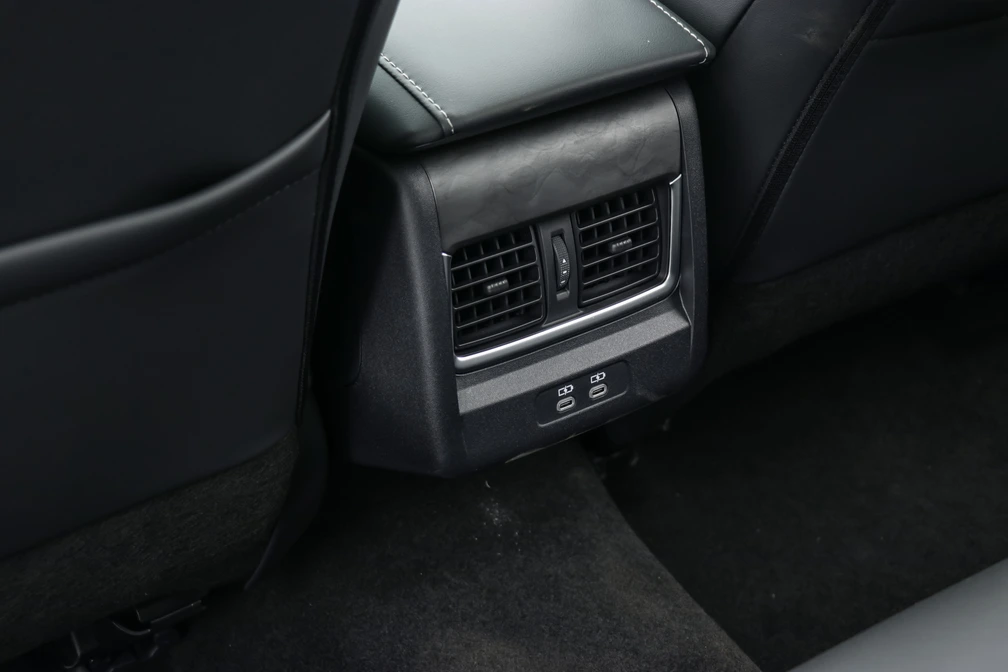 خرید و فروش تویوتا کمری هیبرید LE - فول مدل 2025 نقد و اقساط خرید و فروش تویوتا کمری هیبرید LE - فول مدل 2025 نقد و اقساط