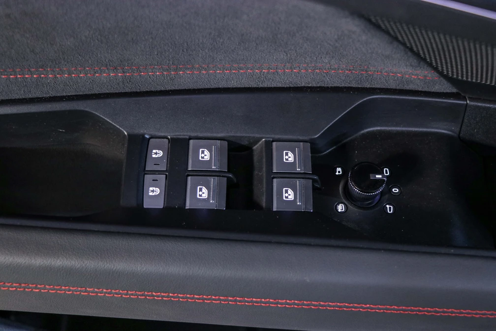 خرید و فروش آئودی q5etron سیلور پکیج - لو آپشن مدل 2024 نقد و اقساط خرید و فروش آئودی q5etron سیلور پکیج - لو آپشن مدل 2024 نقد و اقساط