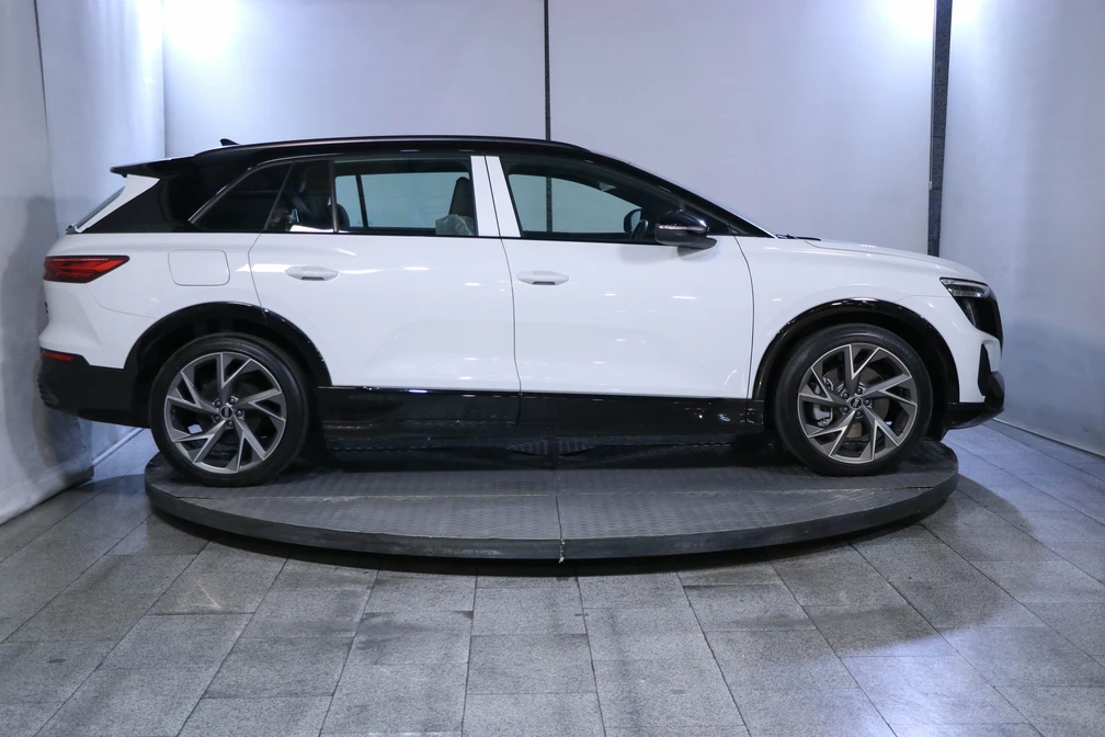 خرید و فروش آئودی q5etron سیلور پکیج - لو آپشن مدل 2024 نقد و اقساط خرید و فروش آئودی q5etron سیلور پکیج - لو آپشن مدل 2024 نقد و اقساط