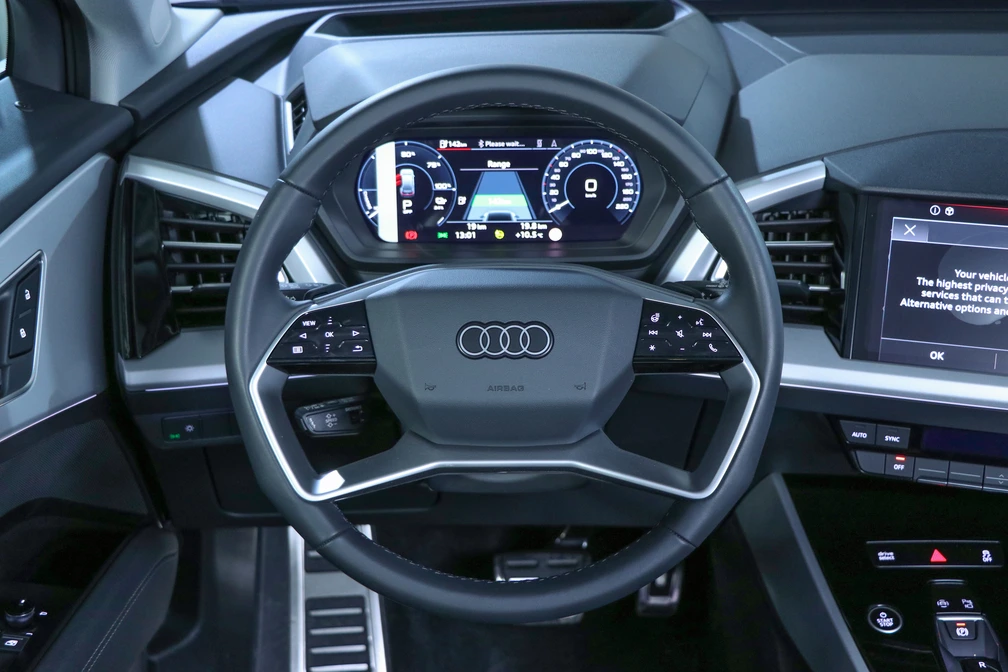 خرید و فروش آئودی q5etron سیلور پکیج - لو آپشن مدل 2024 نقد و اقساط خرید و فروش آئودی q5etron سیلور پکیج - لو آپشن مدل 2024 نقد و اقساط