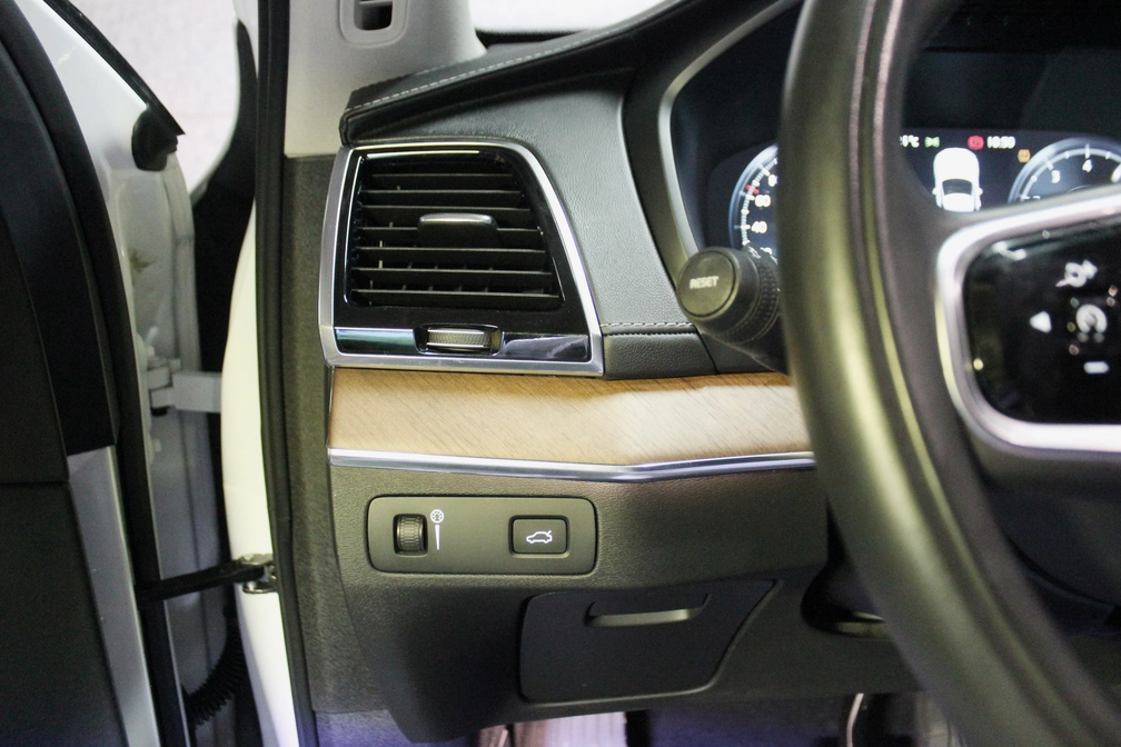 خرید و فروش ولوو XC90 اینسکریپشن مدل 2017 نقد و اقساط