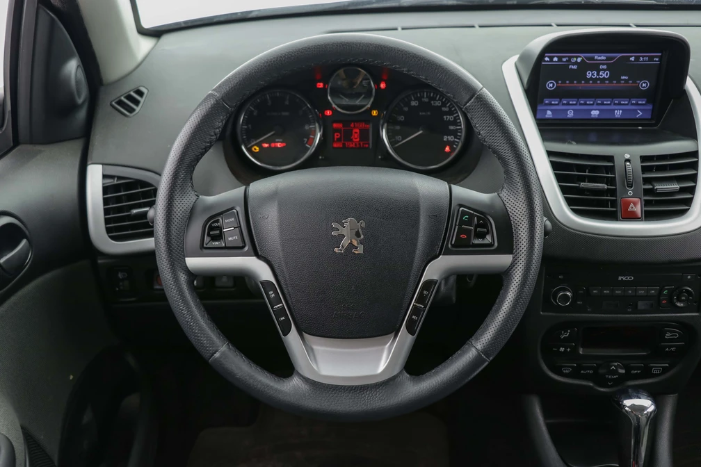 خرید و فروش پژو 207 اتوماتیک سقف شیشه ای مدل 1403 نقد و اقساط