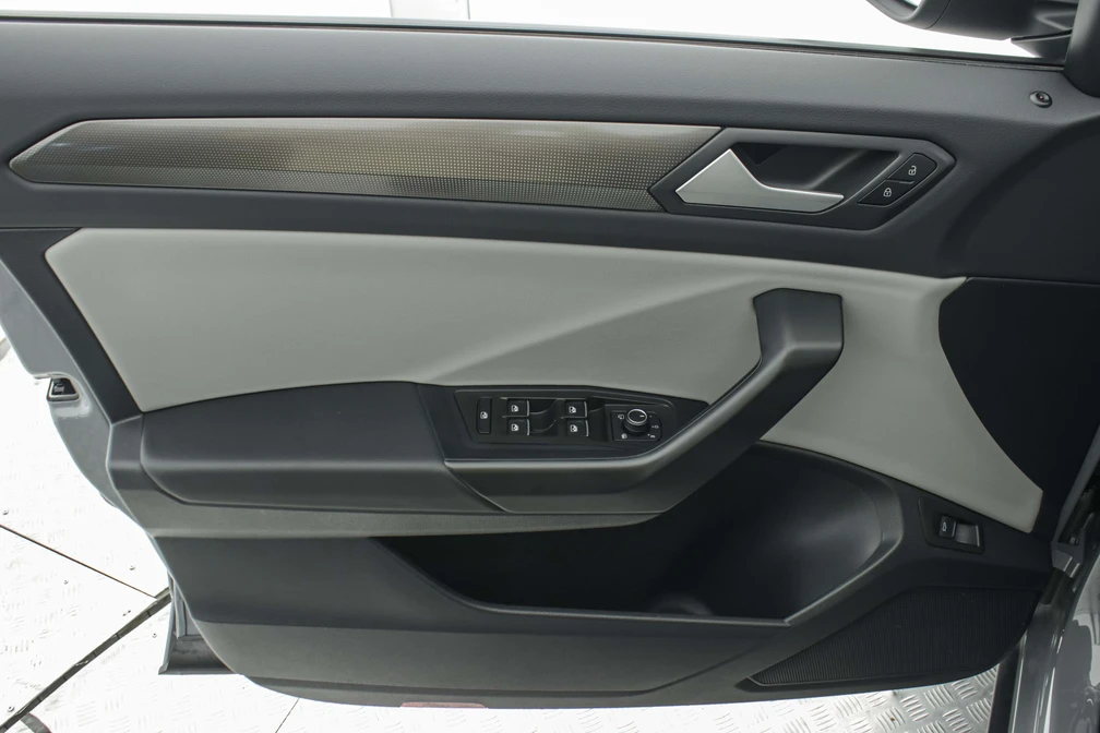 خرید و فروش فولکس T-ROC 300 مدل 2025 نقد و اقساط