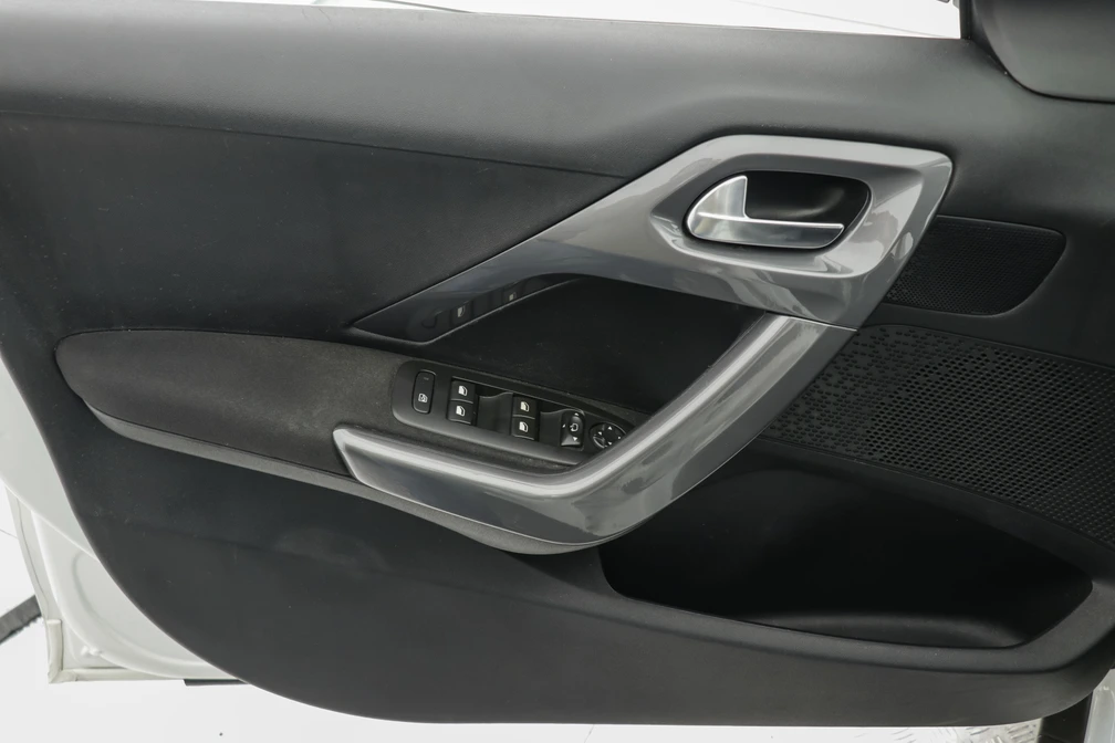 خرید و فروش پژو 2008 اتوماتیک مدل 1397 نقد و اقساط