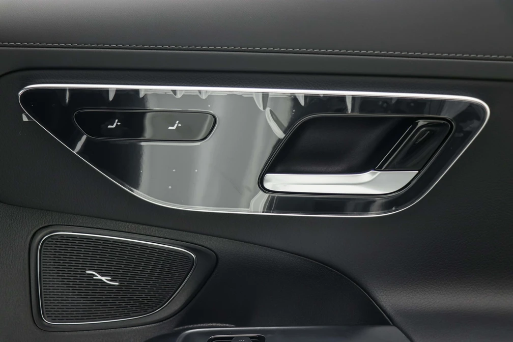 خرید و فروش بنز کلاس C 200 L مدل 2025 نقد و اقساط