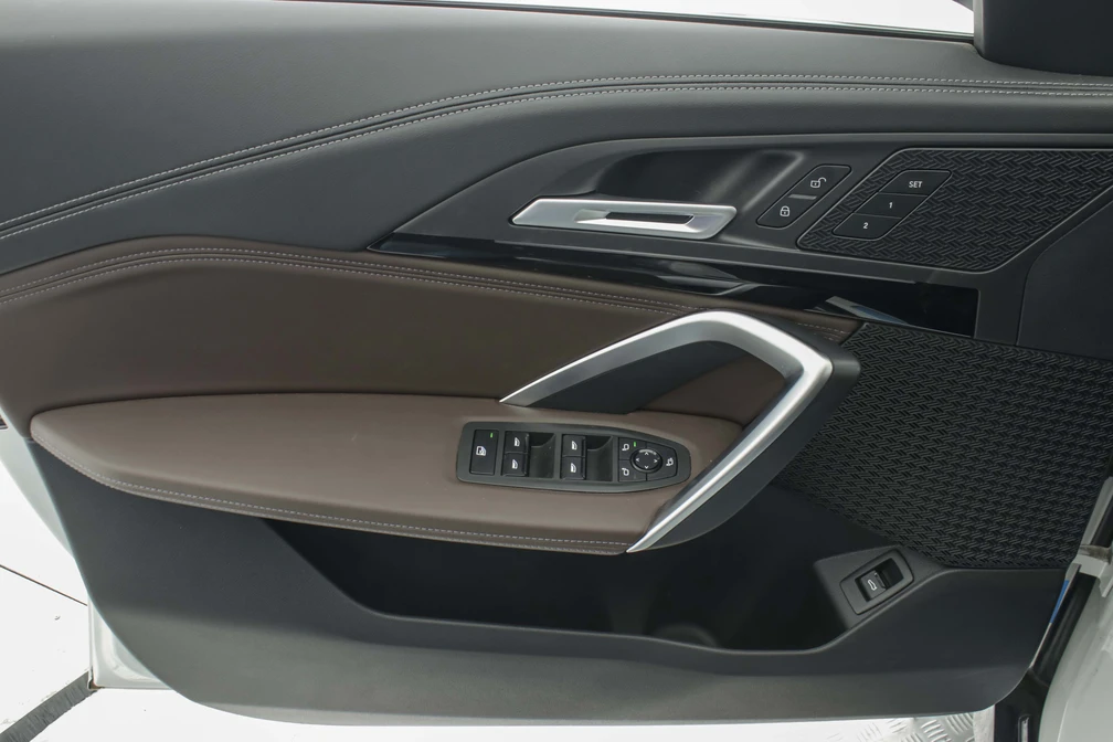 خرید و فروش ب ام و IX1 eDrive 25L مدل 2025 نقد و اقساط