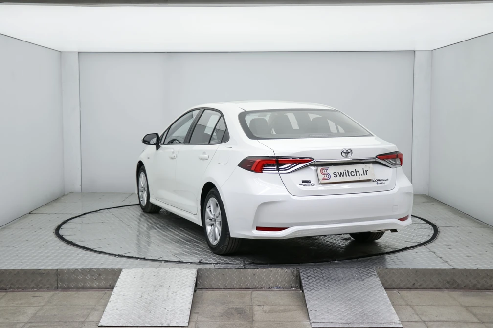 خرید و فروش تویوتا کرولا هیبرید XLE - نیمه فول مدل 2024 نقد و اقساط