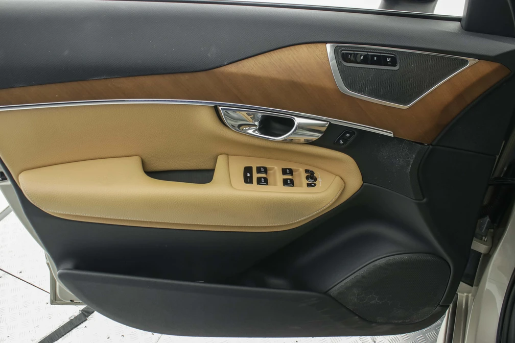 خرید و فروش ولوو XC90 اینسکریپشن مدل 2016 نقد و اقساط خرید و فروش ولوو XC90 اینسکریپشن مدل 2016 نقد و اقساط
