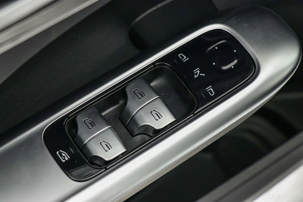 خرید و فروش بنز کلاس C 200 L مدل 2025 نقد و اقساط