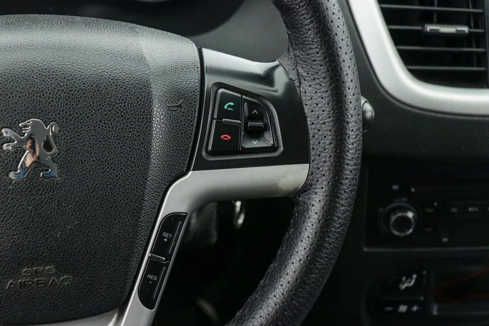 خرید و فروش پژو 207 اتوماتیک مدل 1399 نقد و اقساط