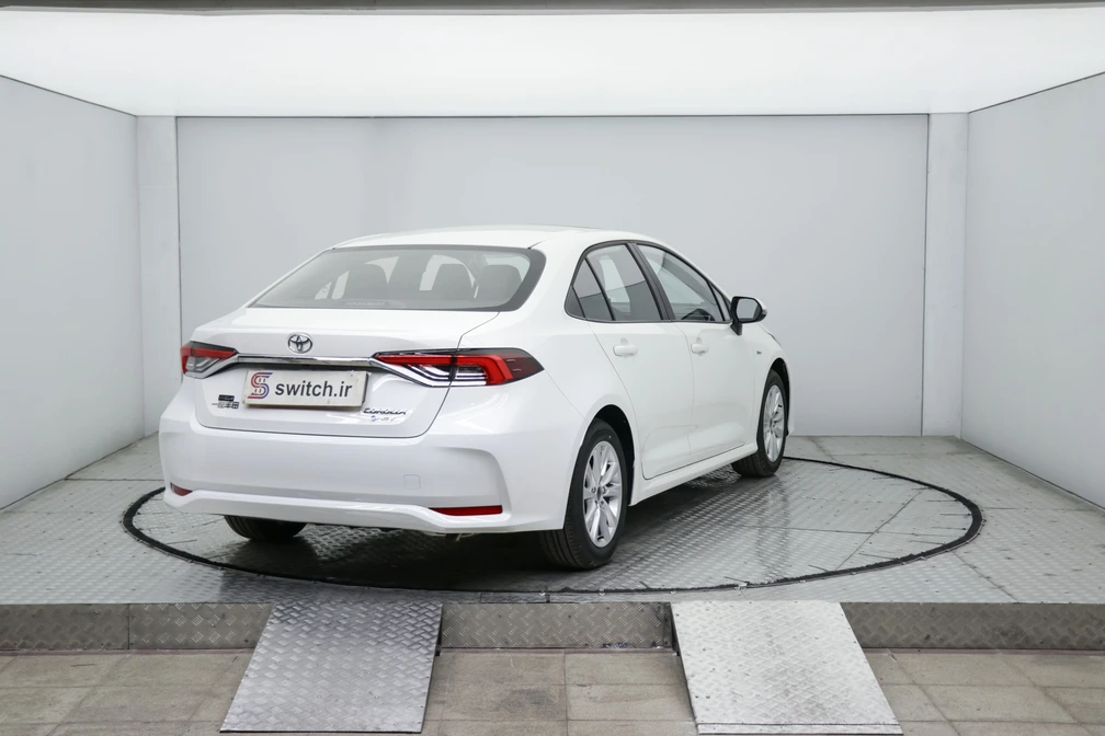 خرید و فروش تویوتا کرولا هیبرید XLE - نیمه فول مدل 2024 نقد و اقساط
