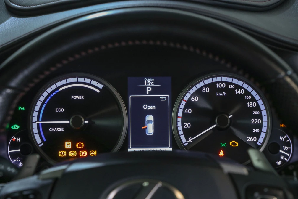 خرید و فروش لکسوس NX هیبرید 300H - F SPORT - هفت کلید - سقف پاناروما مدل 2016 نقد و اقساط