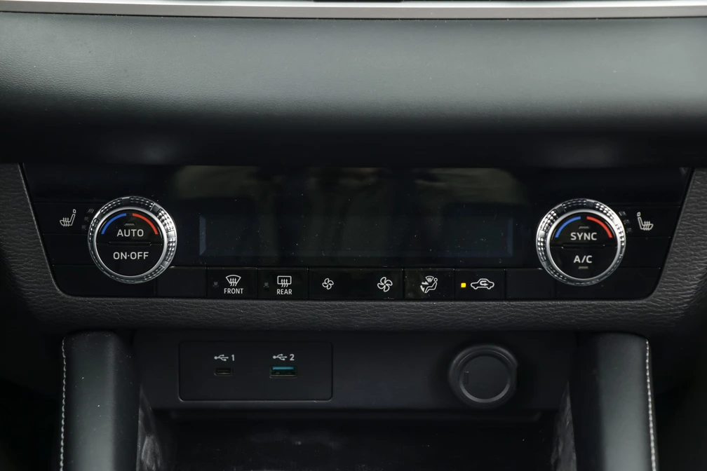 خرید و فروش میتسوبیشی اوتلندر H لاین دو دیفرانسیل مدل 2023 نقد و اقساط