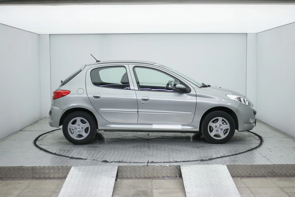 خرید و فروش پژو 207 اتوماتیک سقف شیشه ای مدل 1404 نقد و اقساط