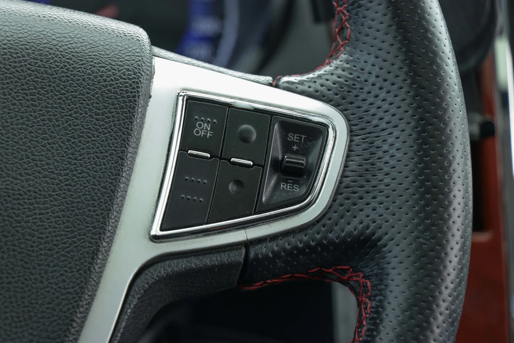 خرید و فروش ایران خودرو دنا پلاس توربو اتوماتیک مدل 1400 نقد و اقساط