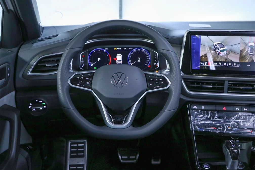 خرید و فروش فولکس T-ROC 300 مدل 2024 نقد و اقساط
