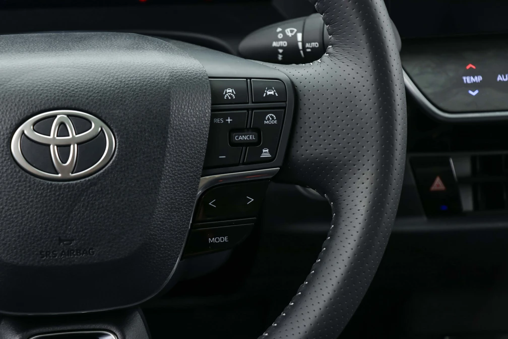 خرید و فروش تویوتا کمری هیبرید LE - فول مدل 2025 نقد و اقساط خرید و فروش تویوتا کمری هیبرید LE - فول مدل 2025 نقد و اقساط