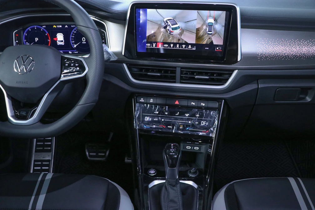 خرید و فروش فولکس T-ROC 300 مدل 2024 نقد و اقساط