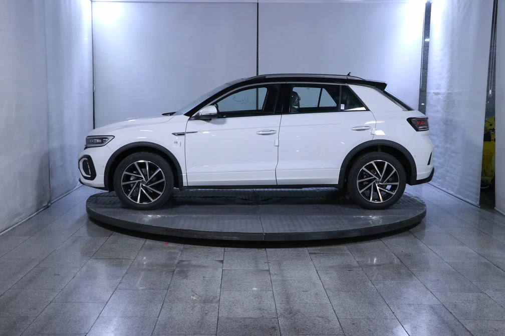 خرید و فروش فولکس T-ROC 300 مدل 2024 نقد و اقساط
