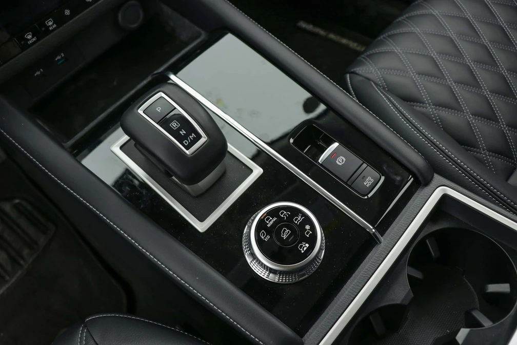 خرید و فروش میتسوبیشی اوتلندر H لاین دو دیفرانسیل مدل 2023 نقد و اقساط